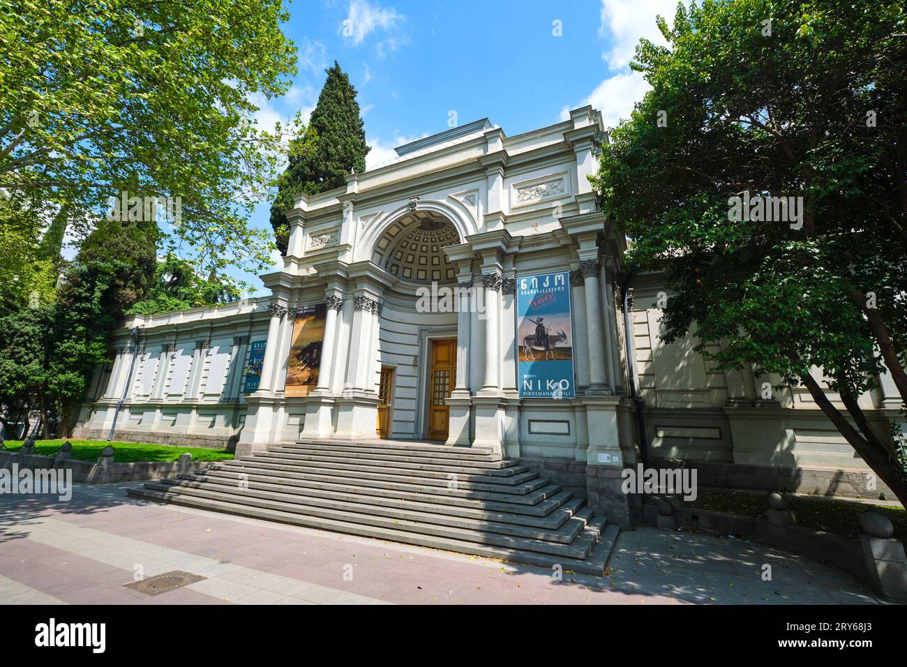 View of the original, neoclassical entrance to the National Gallery art