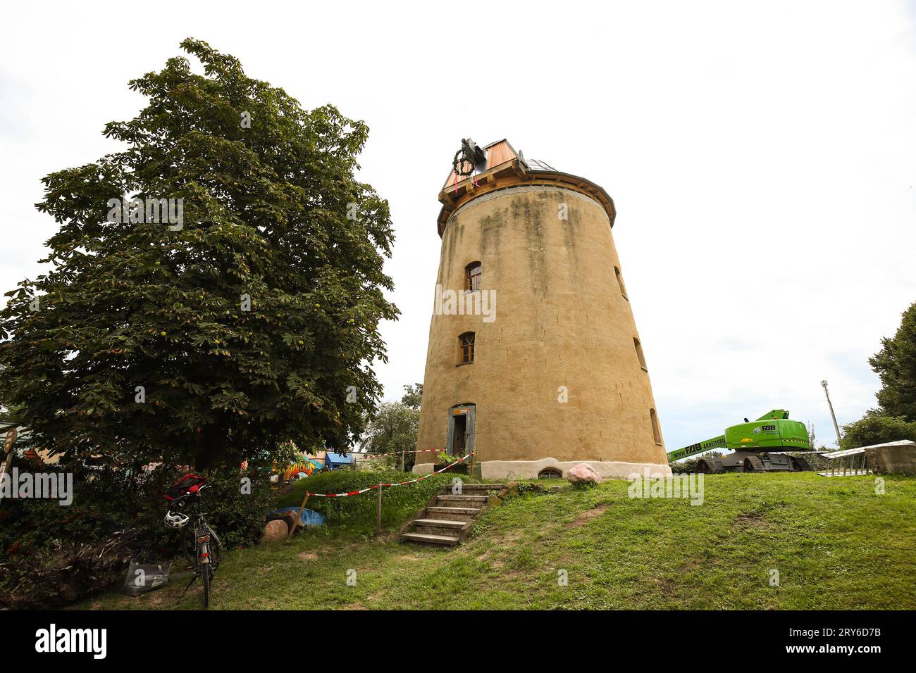 Am Montag den 18.09.2023 wurde das Dach der Düppler Mühle nach vielen