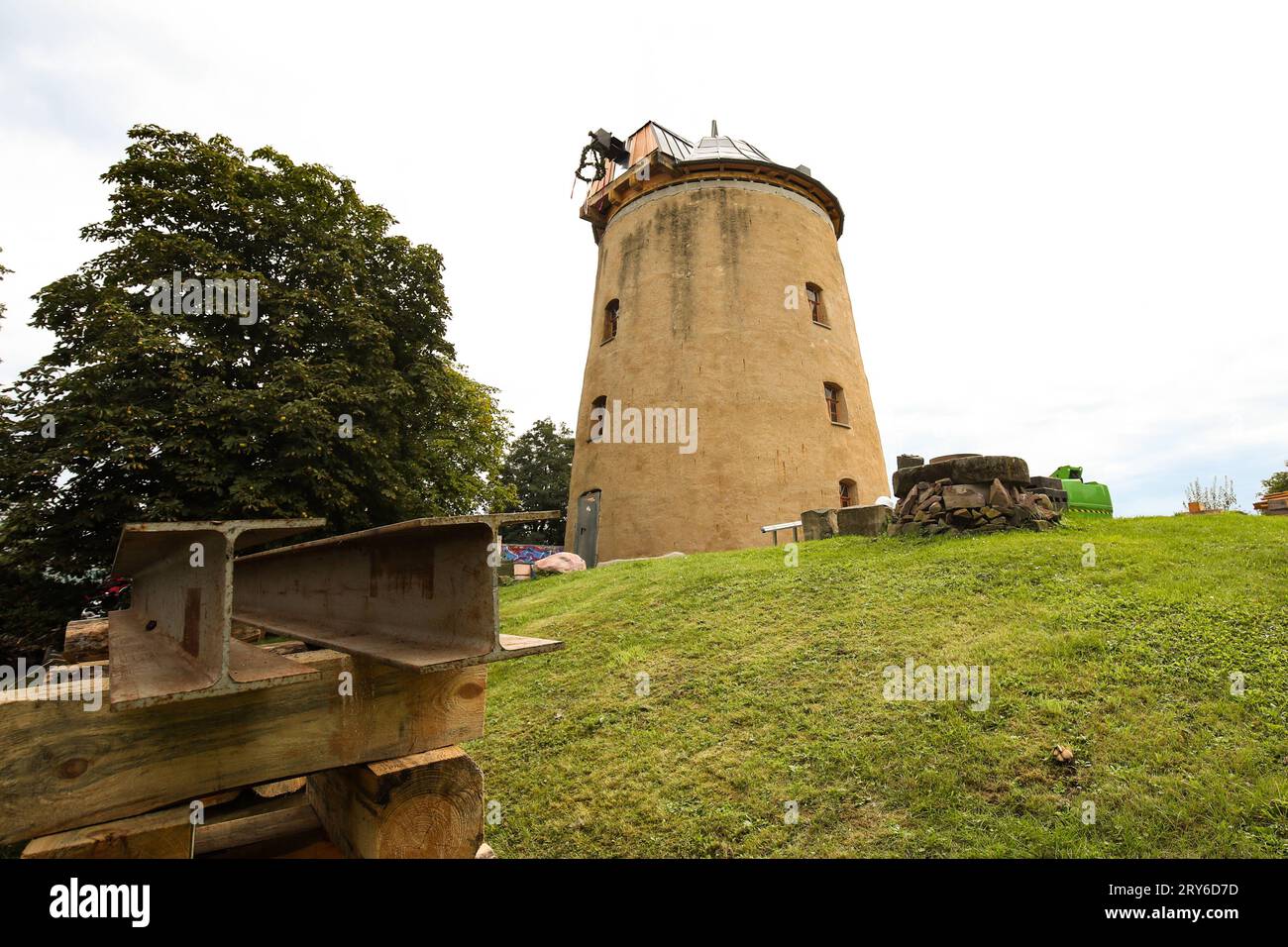 Am Montag den 18.09.2023 wurde das Dach der Düppler Mühle nach vielen