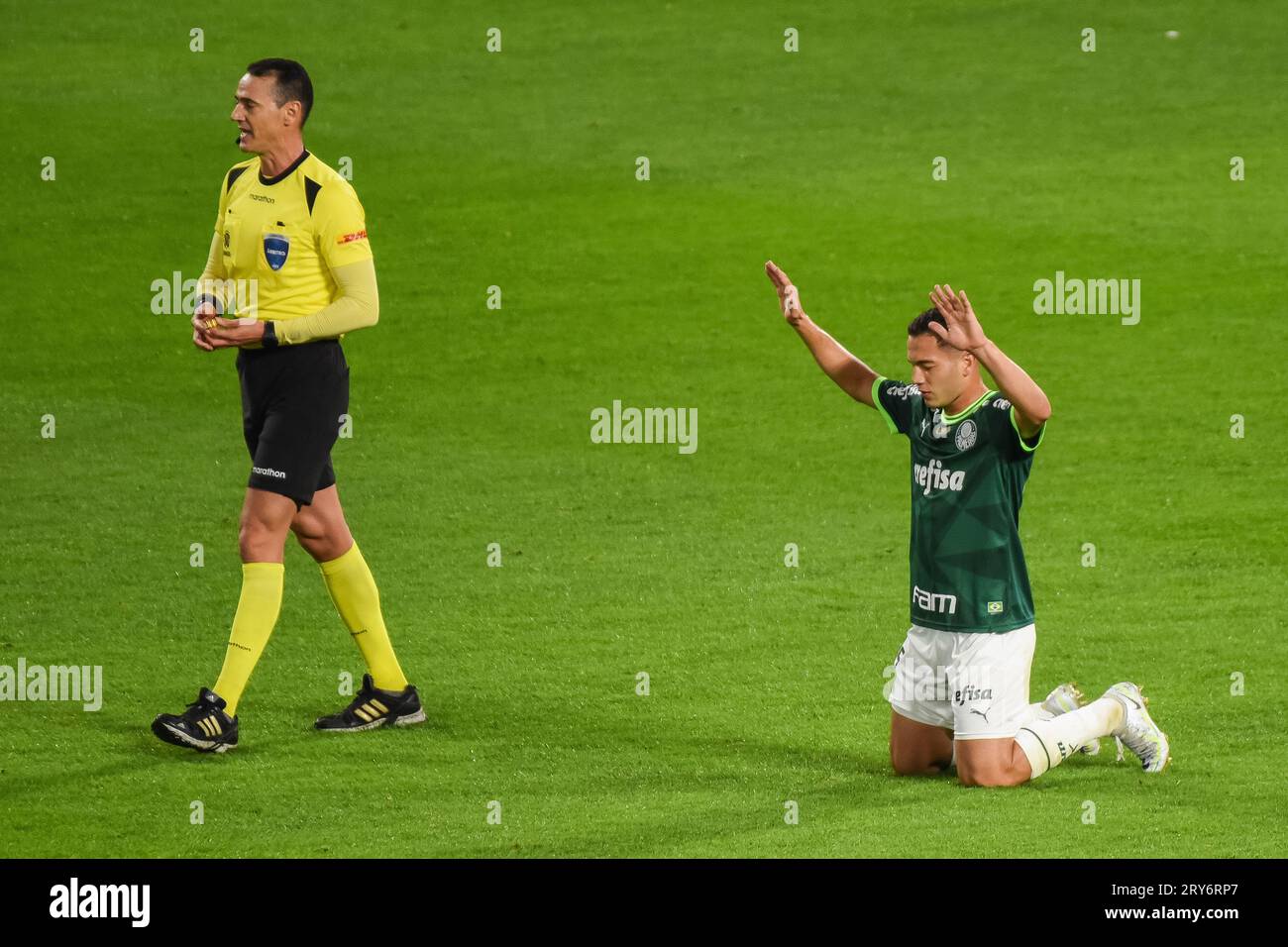 Coach Paulo Autori of Brazil's Athletico Paranaense scratches his head  during a Copa Libertadores round of sixteen second leg soccer match against  Argentina's River Plate at the Libertadores de America stadium in