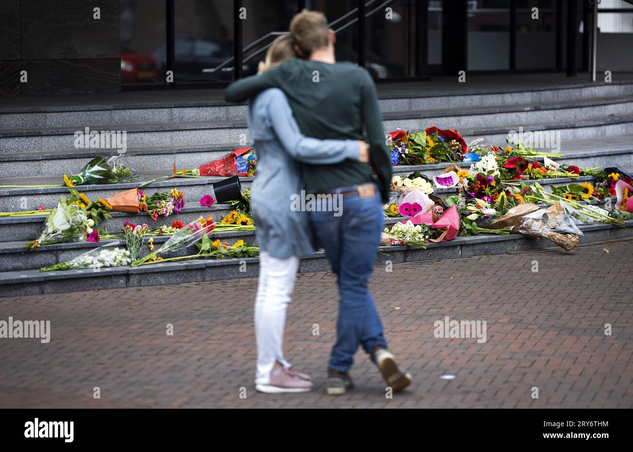 ROTTERDAM - Flowers on the sidewalk of the Erasmus MC, a day after two shooting incidents that left three dead. A 39-year-old woman and her 14-year-old daughter were shot in a building on Heiman Dullaertplein. A 43-year-old man was shot in a classroom at the Erasmus Medical Center. A 32-year-old suspect has been arrested. ANP RAMON VAN FLYMEN netherlands out - belgium out Stock Photo