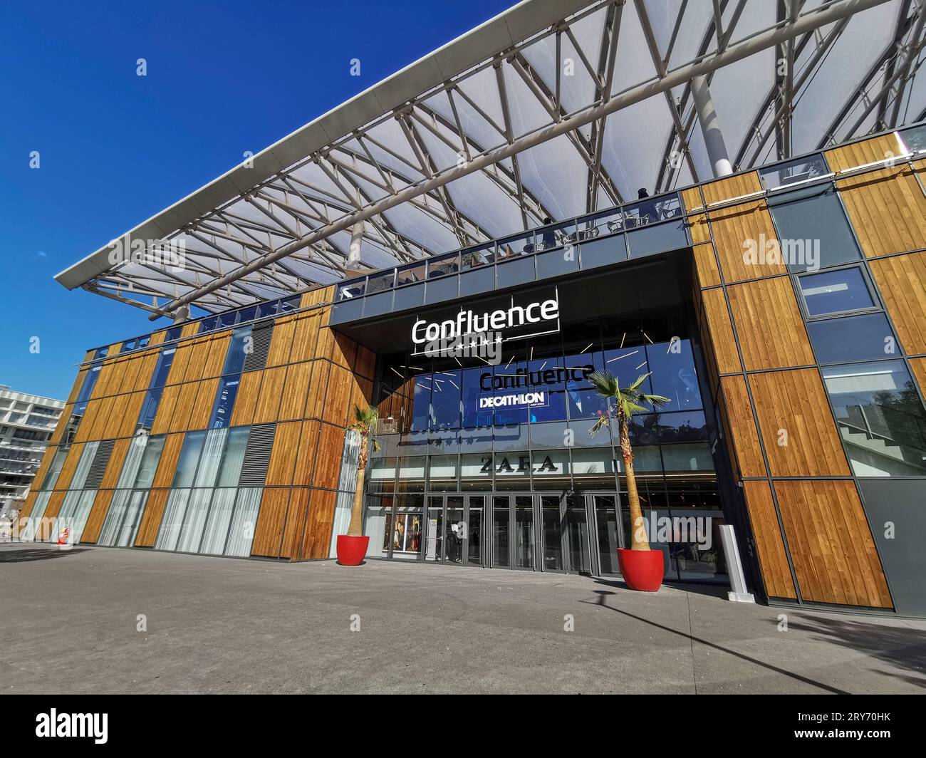 Sep 20, 2019 San Francisco / CA / USA - Exterior View of Decathlon Sporting  Goods Store, in South of Market District in Downtown Editorial Image -  Image of equipment, exterior: 159220025