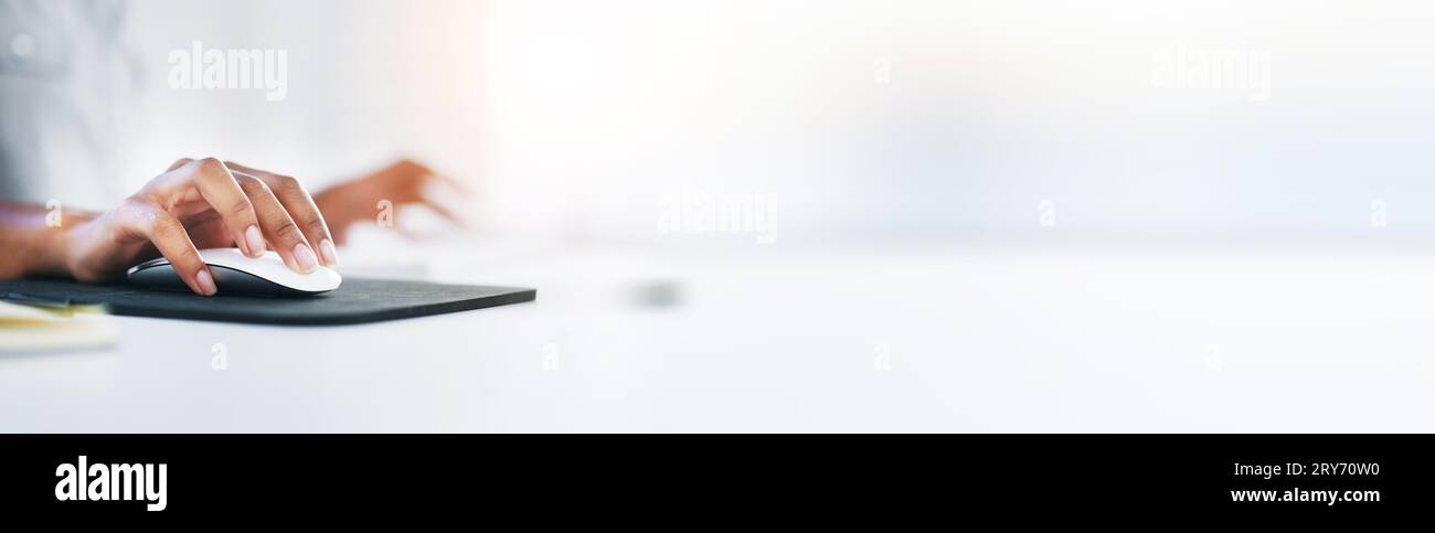 Hand and mouse and screen hi-res stock photography and images - Alamy