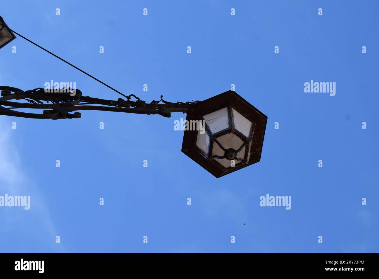 Vintage street light hi-res stock photography and images - Alamy