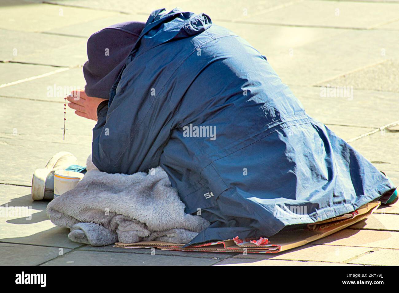 Praying homeless hi res stock photography and images Alamy