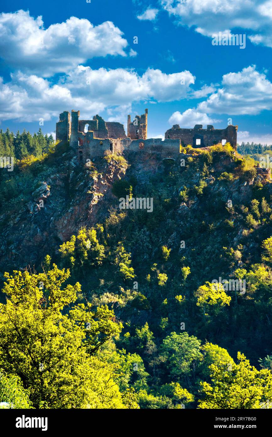 Village of Saint-Remy-de-Biot, the medieval castle in ruins of Chateau Rocher (15th century) overlooks the soul valley, Puy de Dome, Auvergne, France Stock Photo