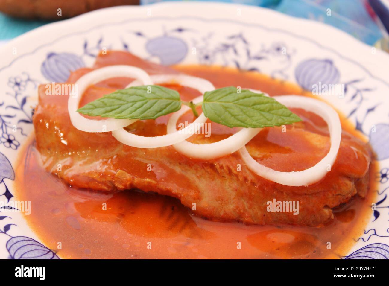 Hering in Tomatensosse Stock Photo - Alamy