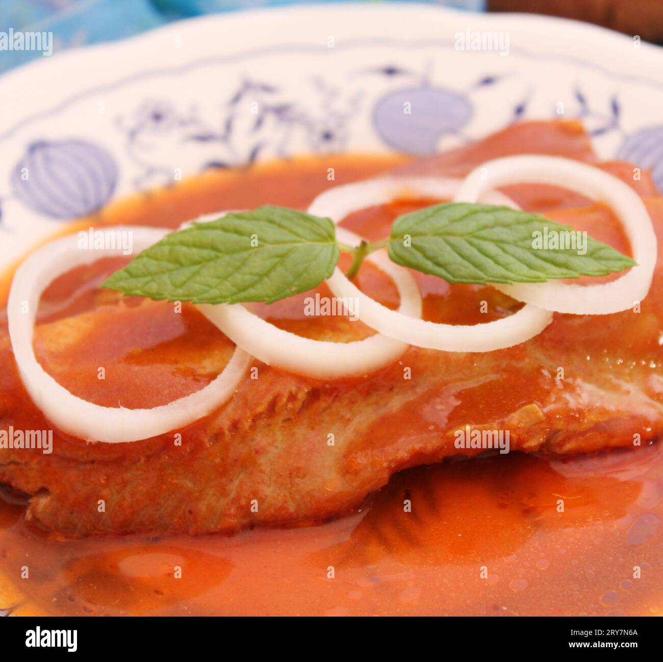 Hering in Tomatensosse Stock Photo - Alamy