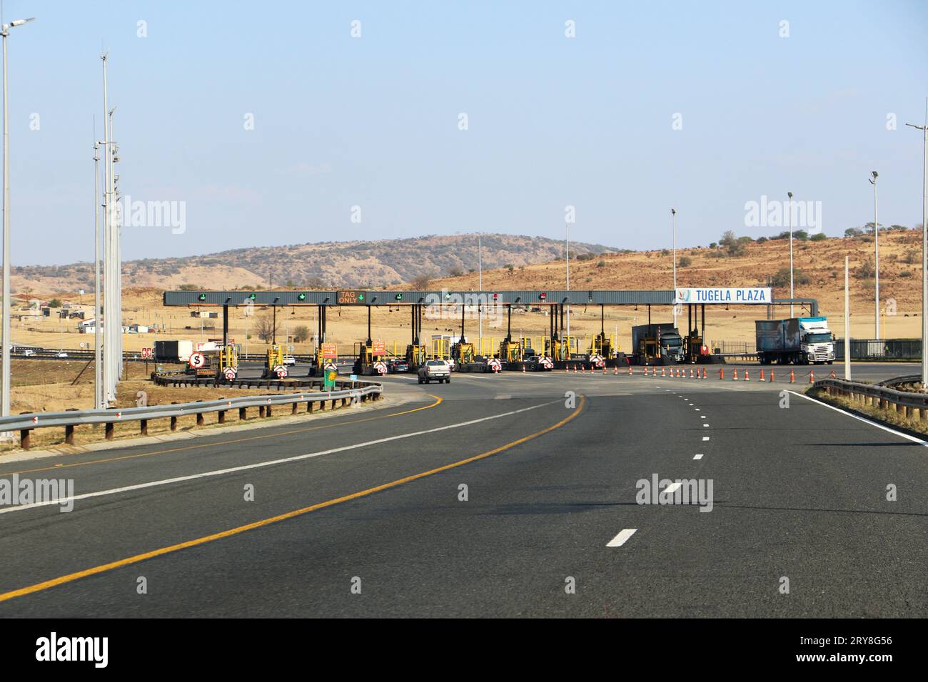 Tugela, KwaZulu Natal, South Africa, September 1, 2023: Toll gate on the N3 freeway in South Africa from drivers point of view Stock Photo
