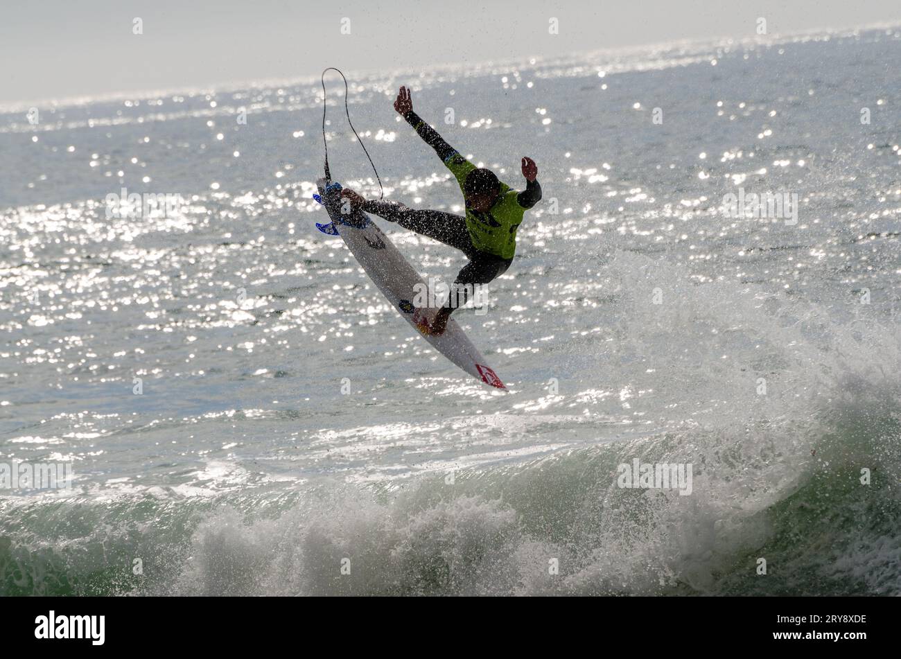 Beach surfer wave ripcurl hi-res stock photography and images - Alamy