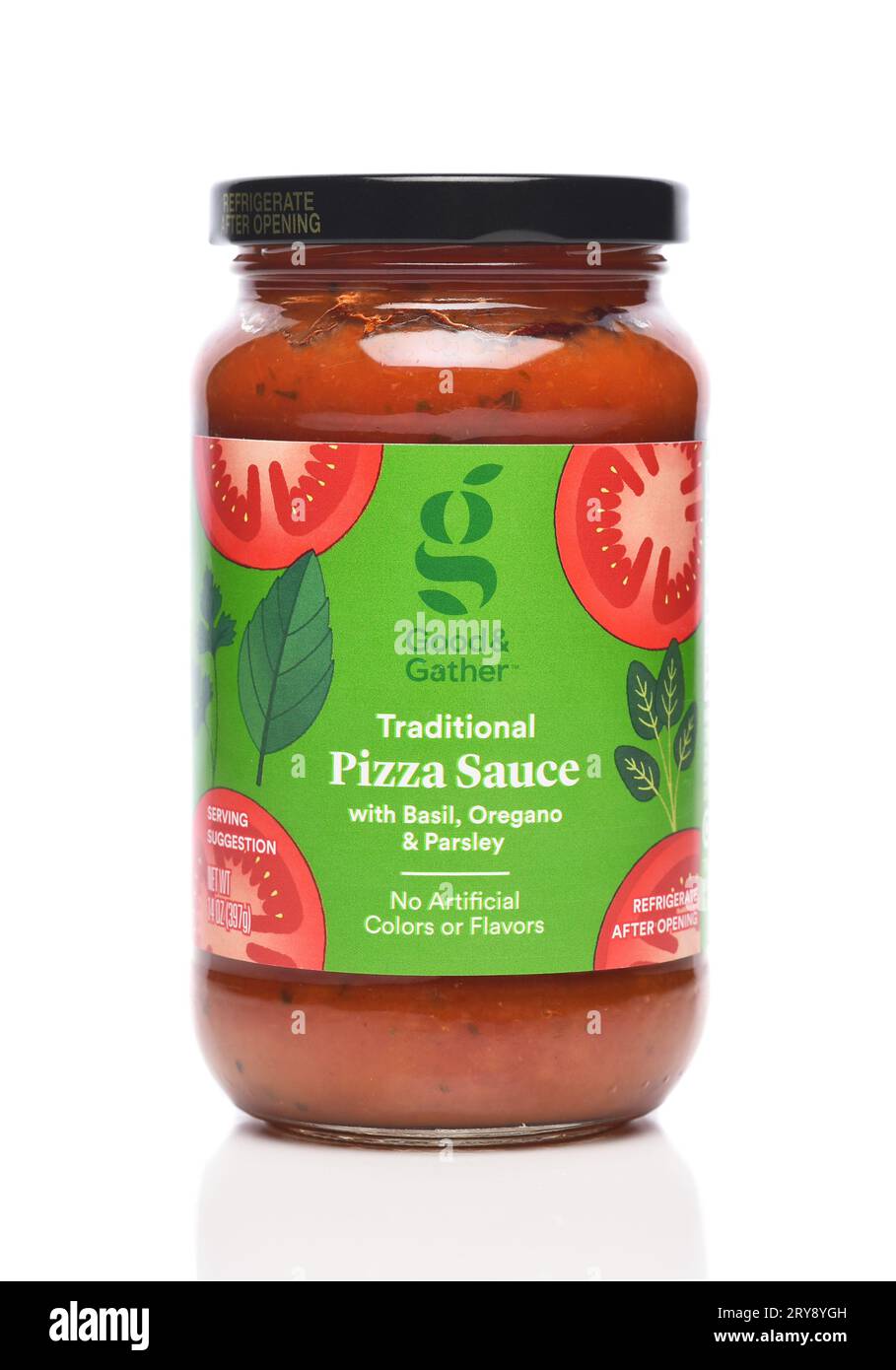 IRVINE, CALIFORNIA - 26 SEPT 2023: a jar of Good and Gather Traditional Pizza Sauce  with Basil, Parsely and Oregano. Stock Photo