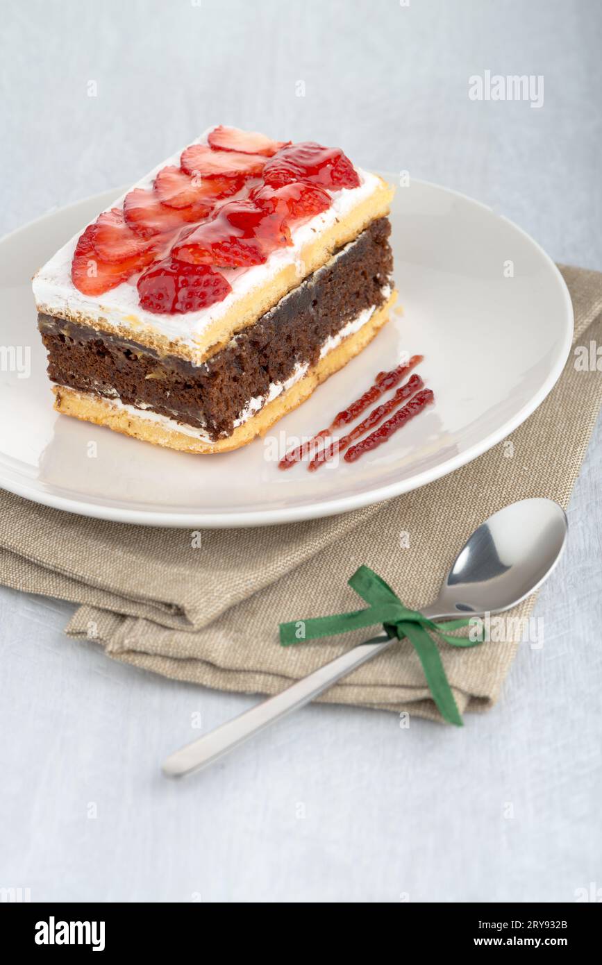 Slice strawberry chocolate cake hi-res stock photography and images - Alamy
