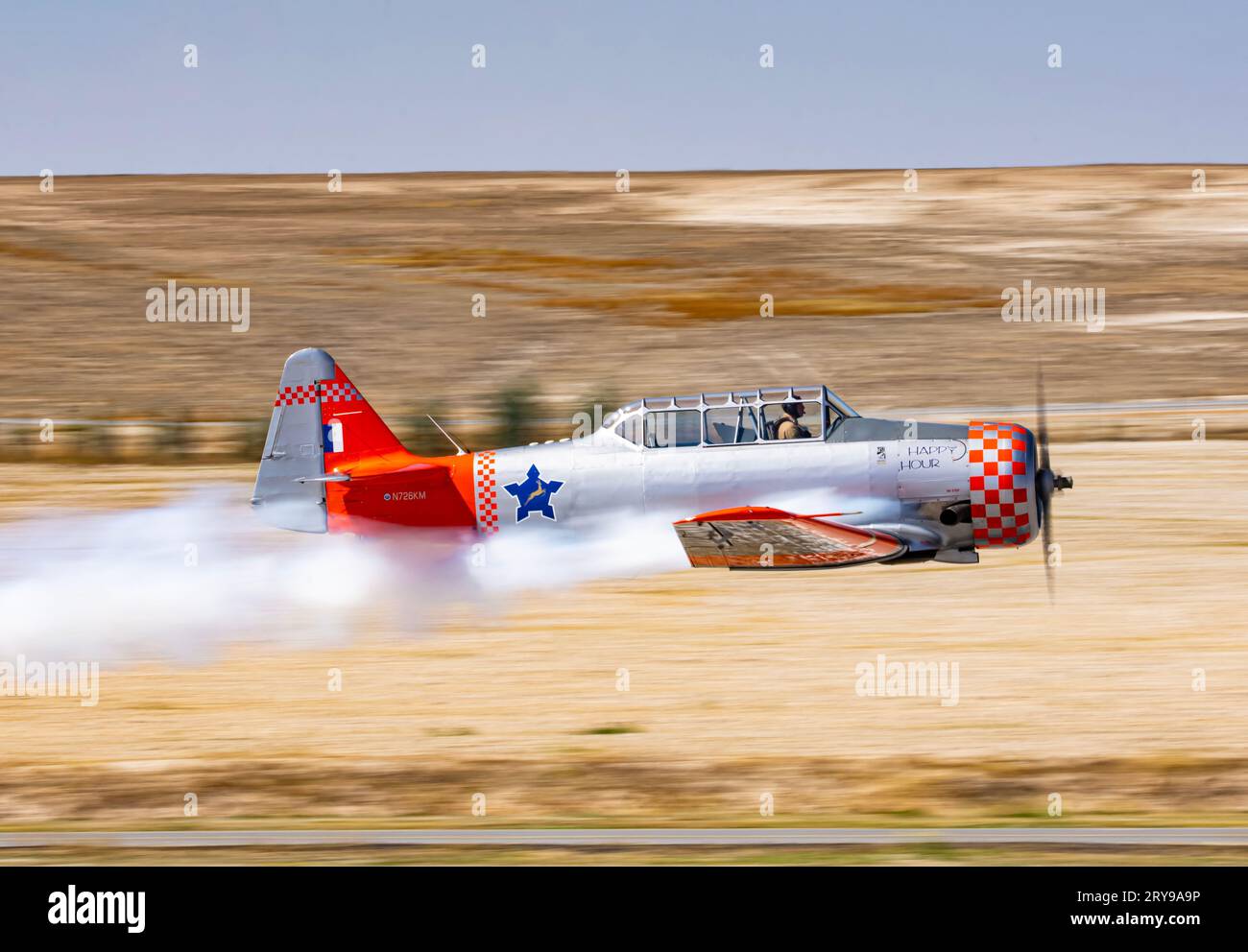 NORTH AMERICAN T-6G TEXAN Happy hour at SHG Air Show Stock Photo