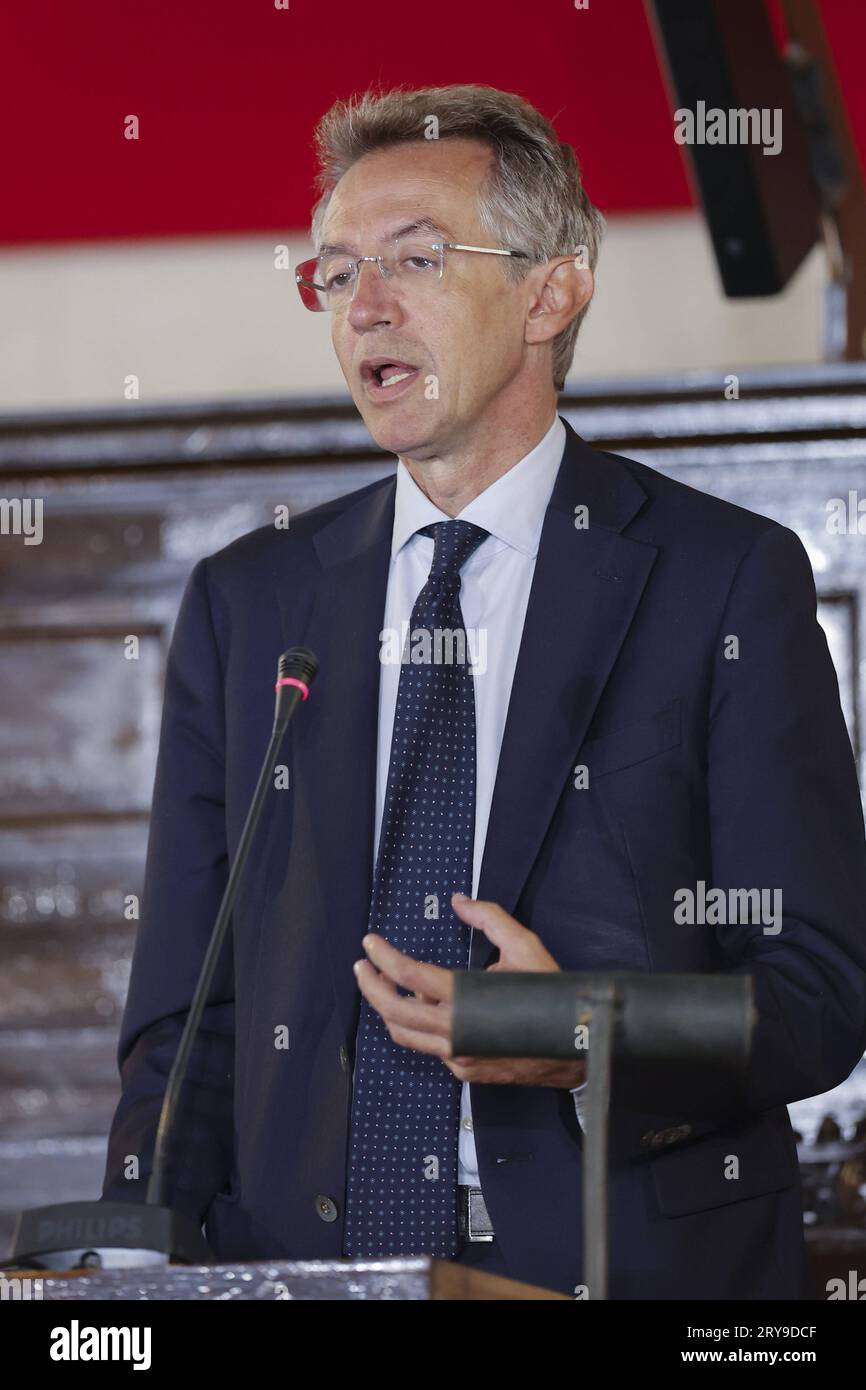 News - Italy: In viaggio con la banca d italia, Ignazio Visco in Naples The Mayor of Naples Gaetano Manfredi looks during In viaggio con la banca d italia travelling event to promote financial culture stops in Naples 29 September 2023 at the maschio angioino Napoli Maschio Angioino Italy Copyright: xAntonioxBalascox/xLiveMediax LPN 1070860 Credit: Imago/Alamy Live News Stock Photo