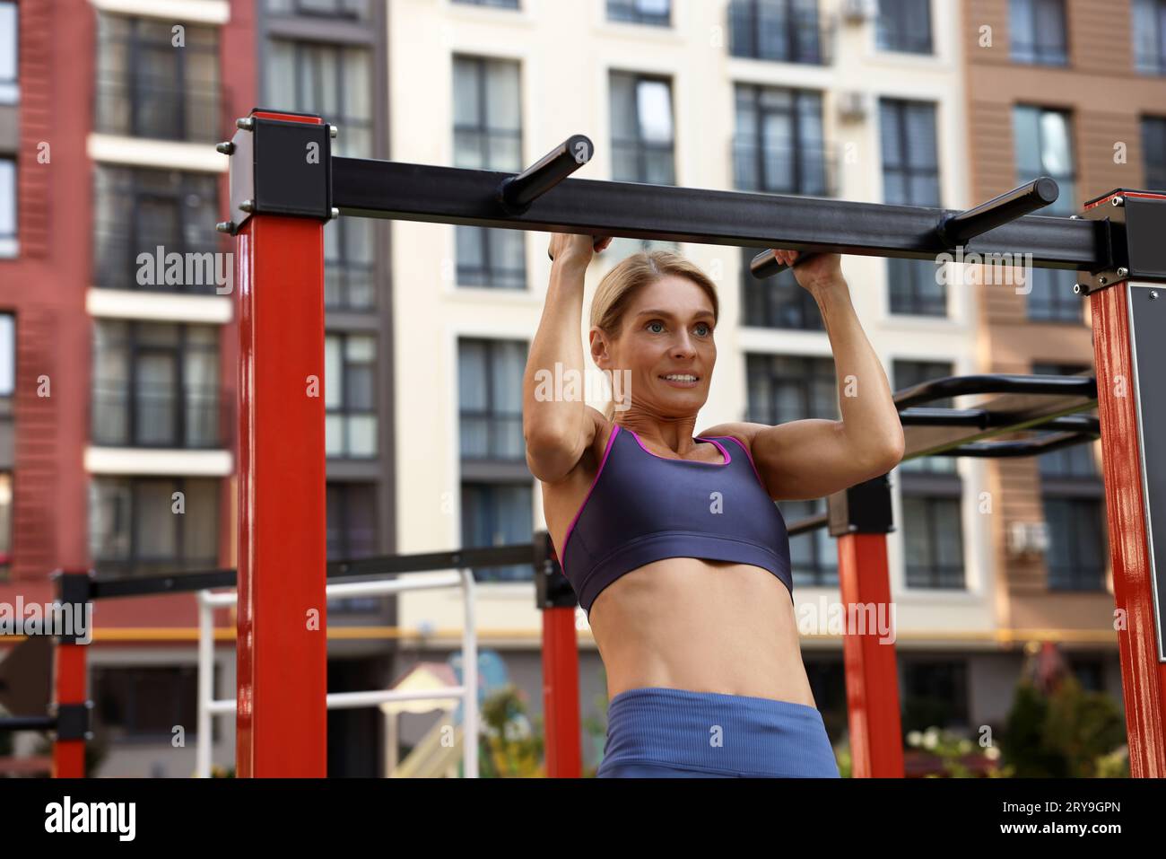 Woman doing pull ups at outdoor gym Stock Photo - Alamy