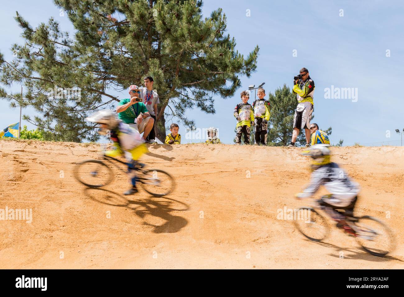 Riders in action final hi-res stock photography and images - Alamy