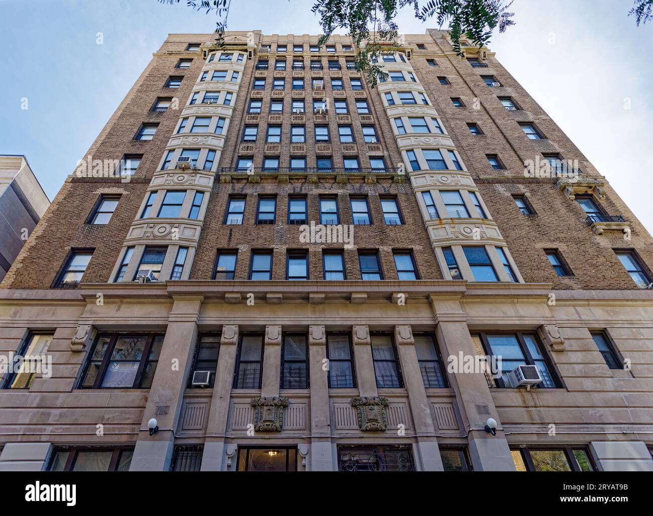 Emery Roth-designed 706 Riverside Drive has a split personality: Its ...