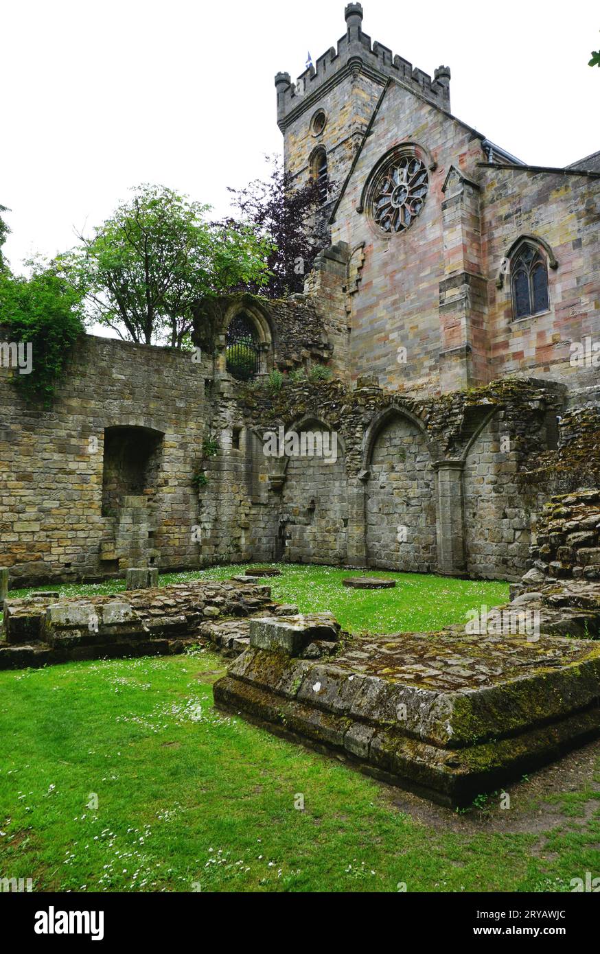 Stone remnants of Medieval nave and cloisters at Culross Abbey, Scotland. The intact church is still used for services by the Church of Scotland Stock Photo