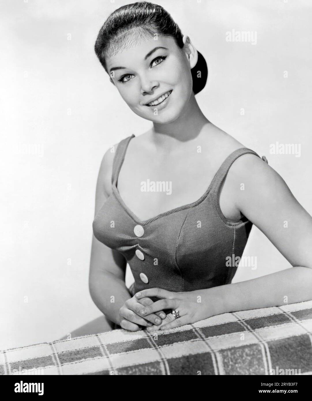 YVONNE CRAIG in THE YOUNG LAND (1959), directed by TED TETZLAFF. Credit: C.V. Whitney Pictures / Album Stock Photo