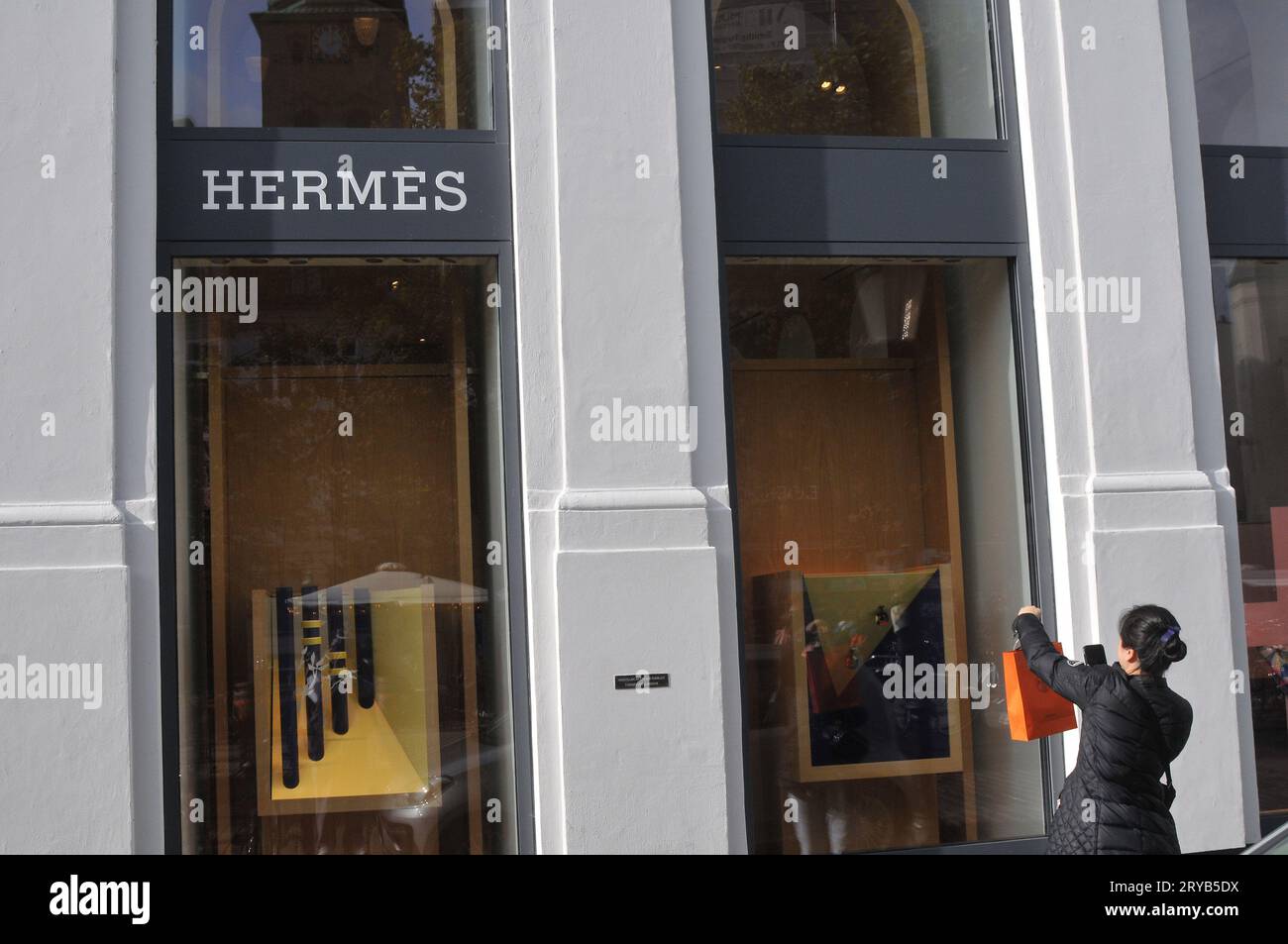 Hermes store Stock Photo by ©Krasnevsky 46672203