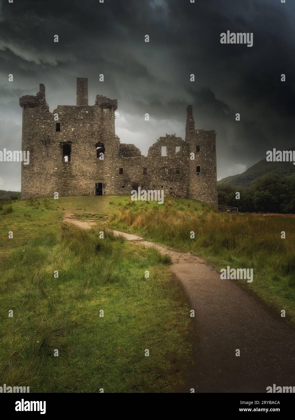 Vertical pic of an old scottisch castle in the highlands Stock Photo
