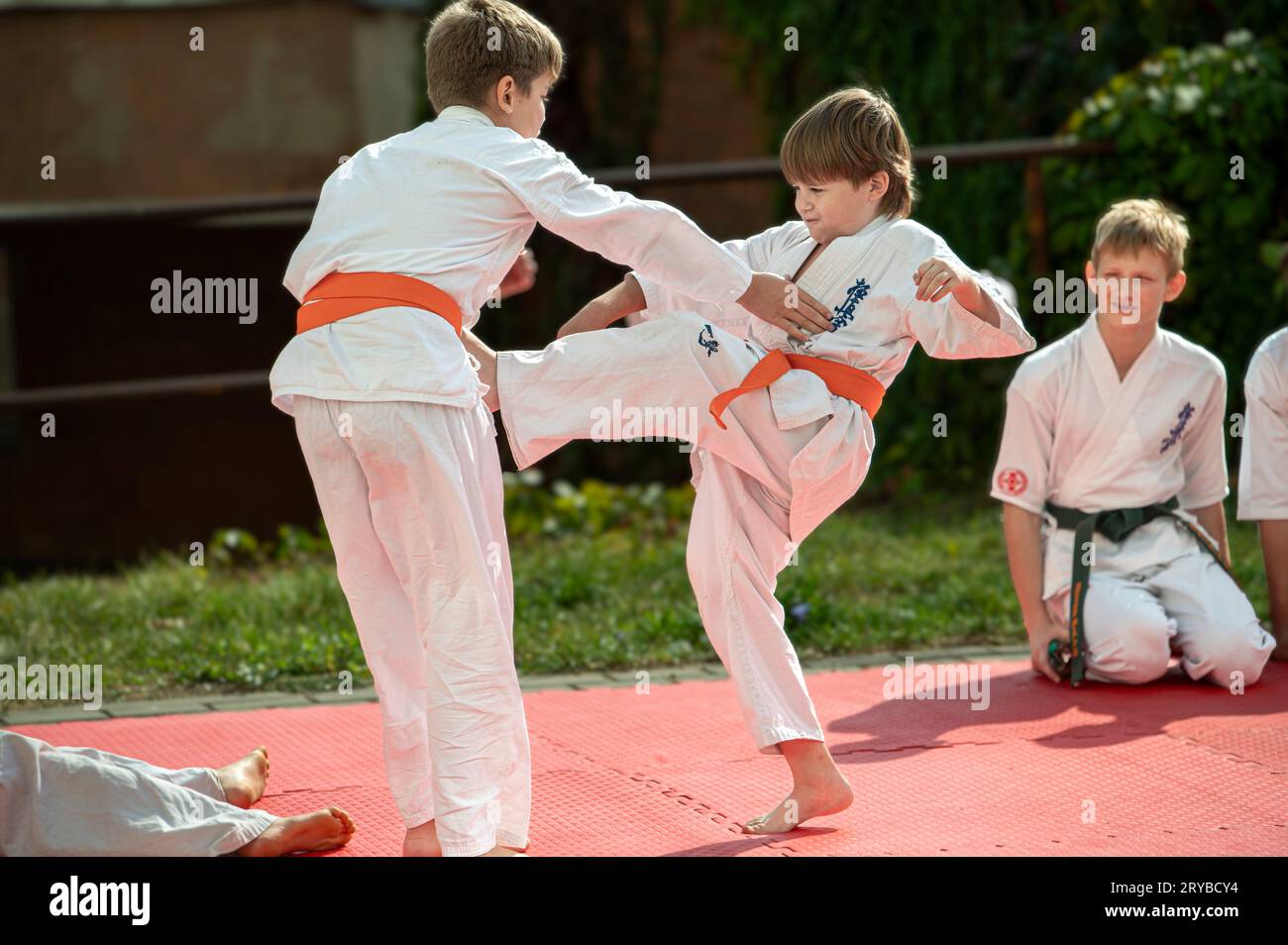 demonstration performances of children in karate Stock Photo Alamy