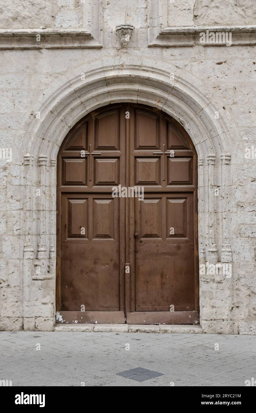 Old wooden entrance door hi-res stock photography and images - Alamy