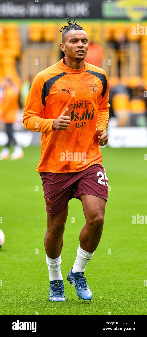 Wolves pre best sale match kit