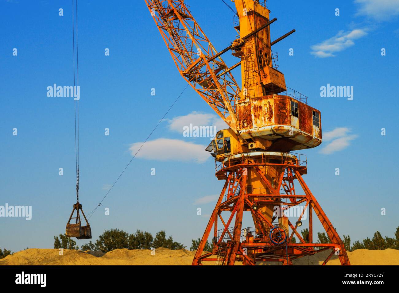 Old crane hi-res stock photography and images - Alamy