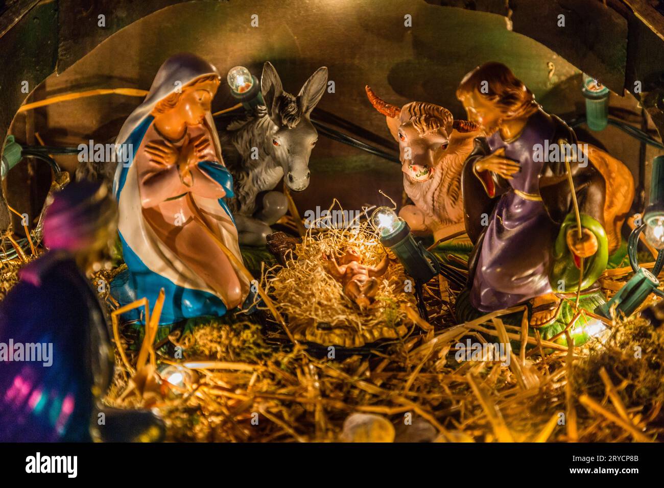 Statues in a Christmas Nativity scene Stock Photo Alamy