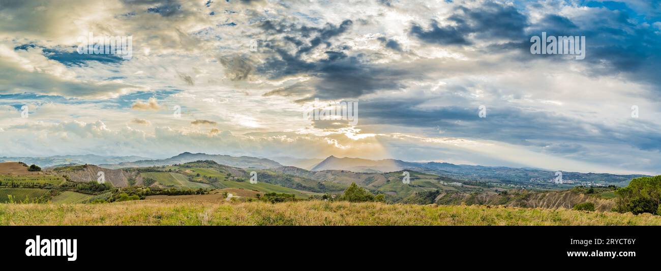 Rural rolling hills crops hi-res stock photography and images - Alamy