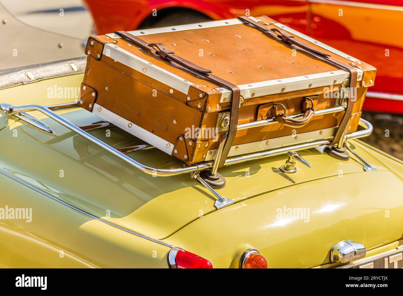 Vintage car with luggage rack hi-res stock photography and images - Alamy