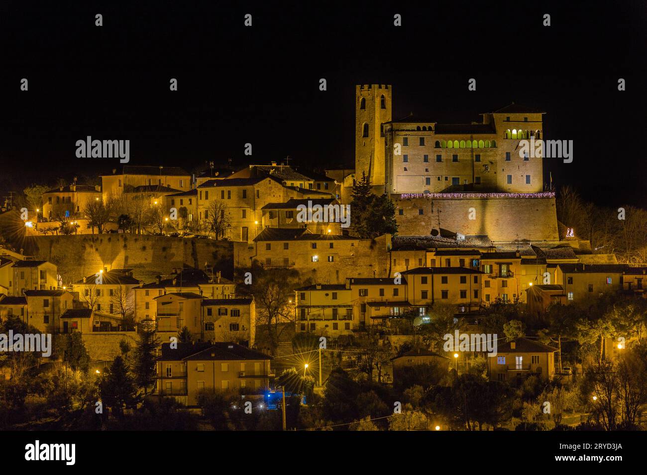 Medieval village on rocky hi-res stock photography and images - Alamy