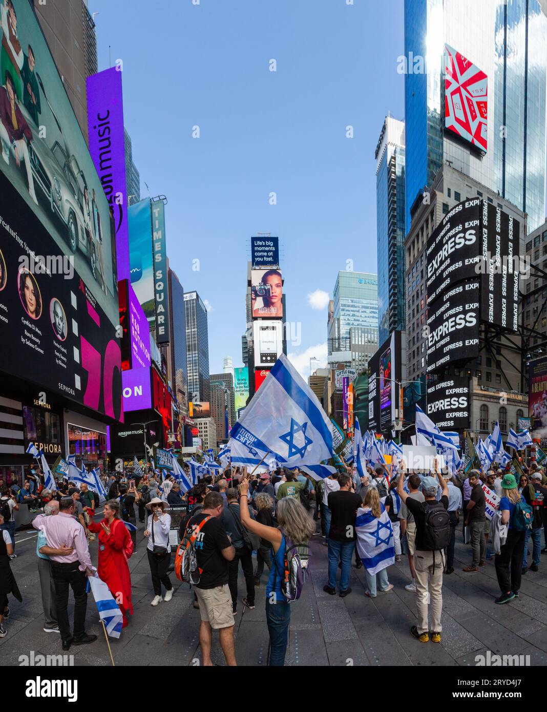 TIMES SQUARE, NEW YORK, USA, - SEPTEMBER 19, 2023.  Crowds of Israeli Ex-Pats demonstrating and protesting about the arrival of Benjamin Netanyahu to Stock Photo