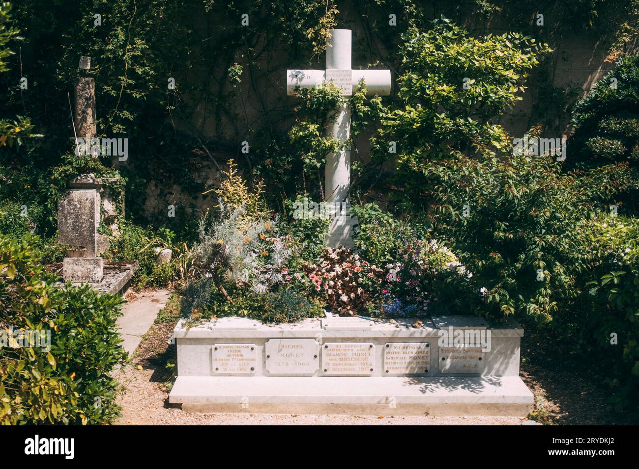 Giverny, 6.07.23: Grab von Claude Monet bei der Dorfkirche. Stock Photo