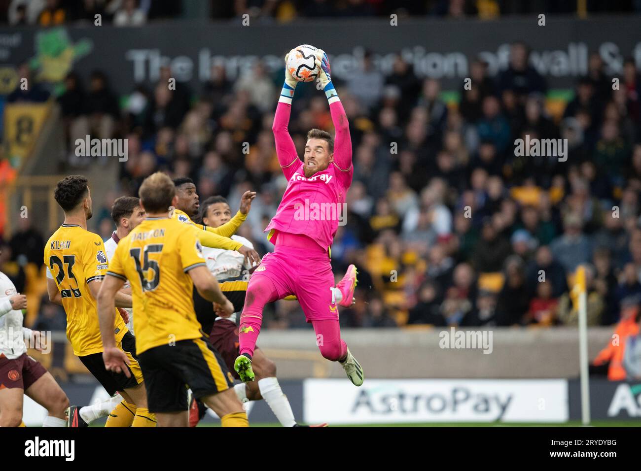 José Sá, goalkeeper of Wolves during the Premier League match between Wolverhampton Wanderers and Manchester City at Molineux, Wolverhampton on Saturday 30th September 2023. (Photo: Gustavo Pantano | MI News) Credit: MI News & Sport /Alamy Live News Stock Photo