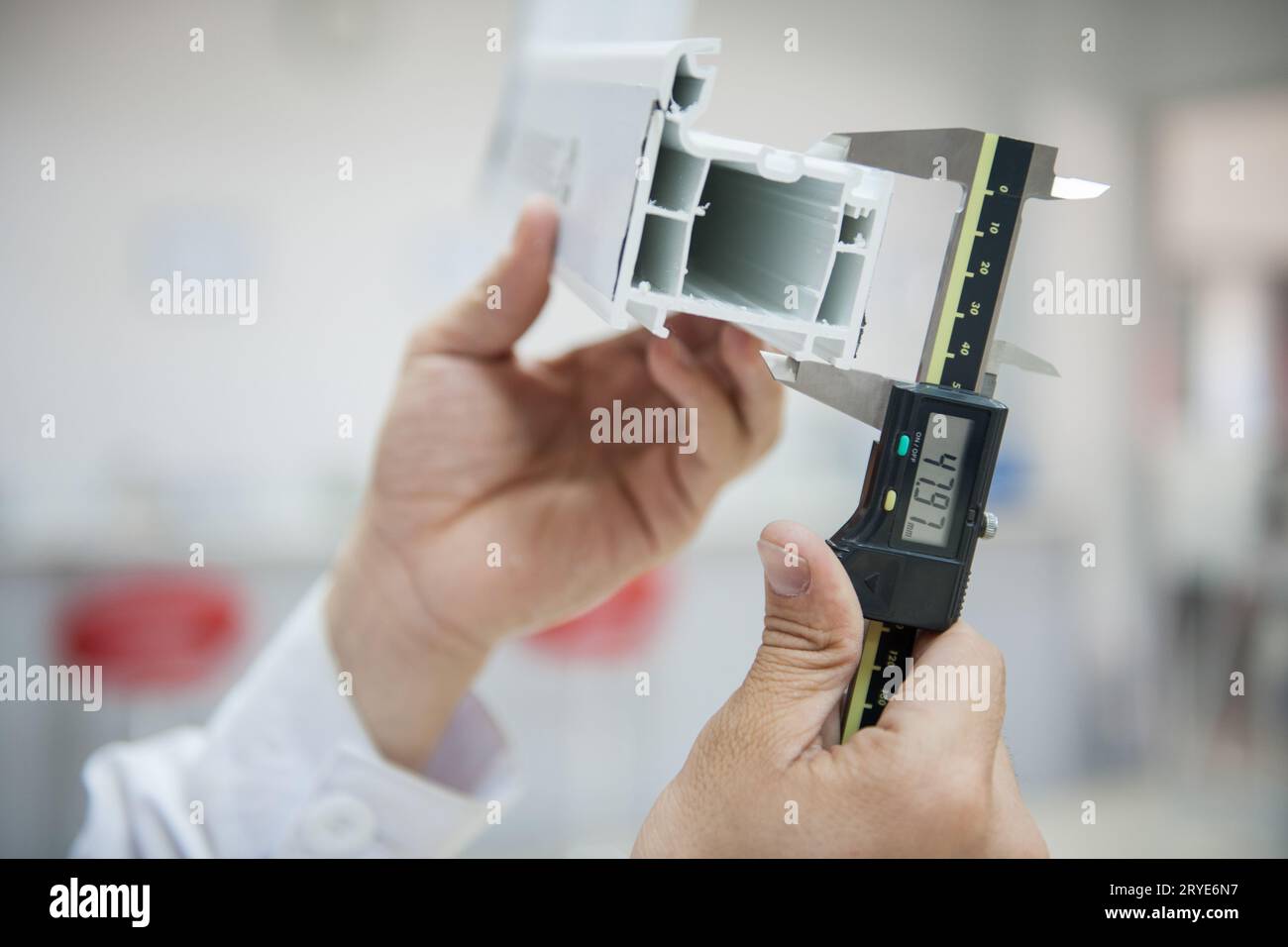 People Using Digital Calipers Digital caliper measurement Stock Photo - Alamy