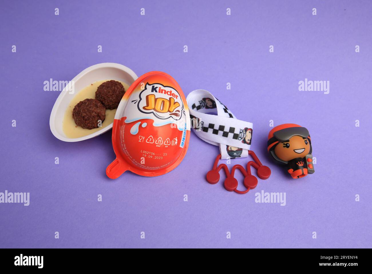 Kinder joy toys hi-res stock photography and images - Alamy