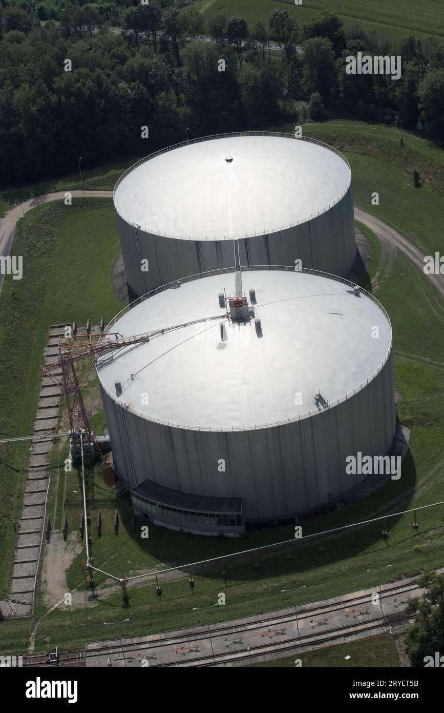 Oil depot hires stock photography and images Alamy
