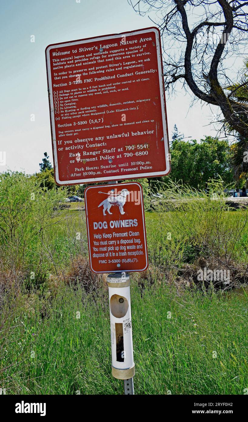 Stivers Lagoon Nature Area, dog owners rules  sign in Fremont, California Stock Photo