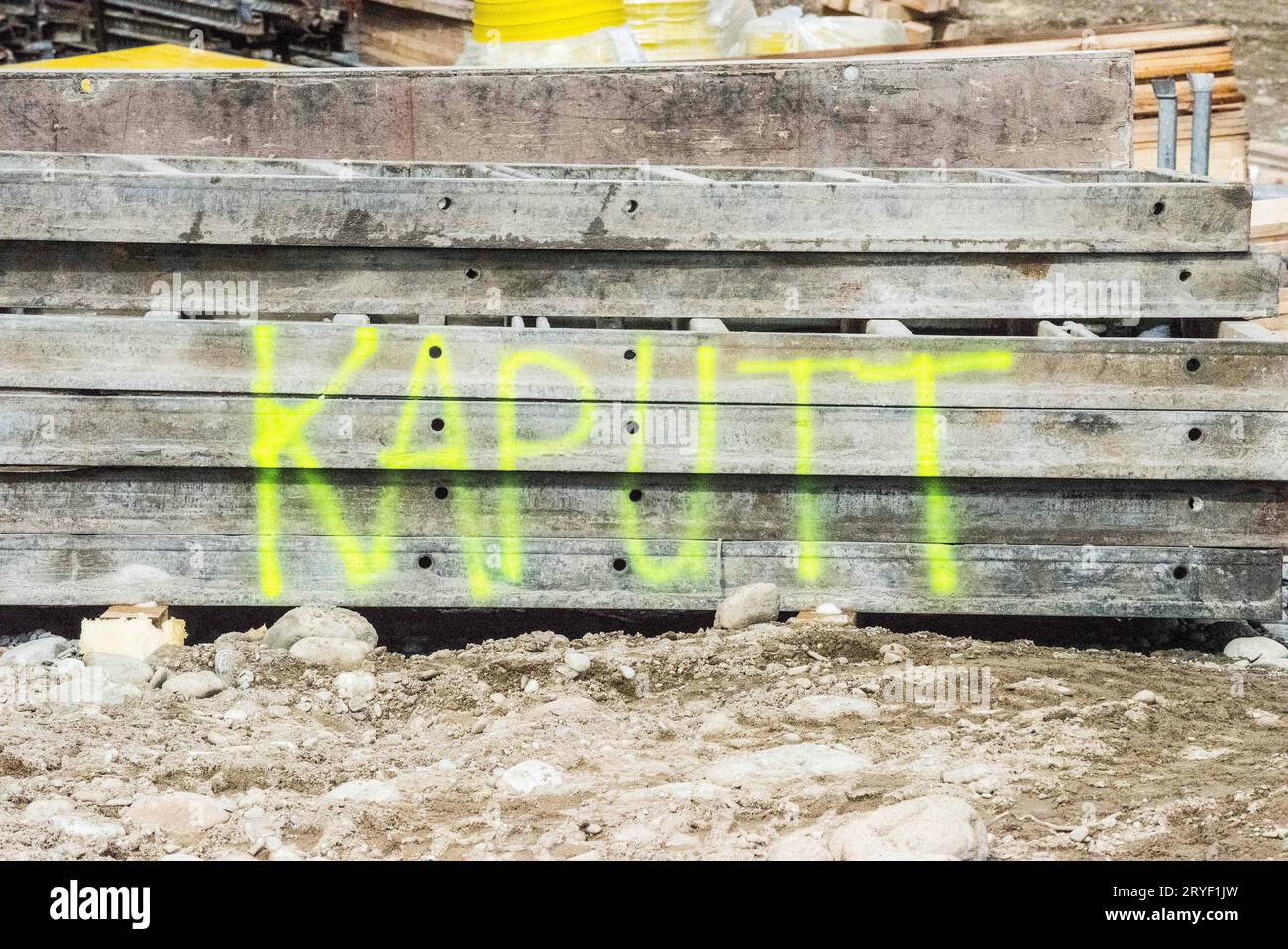 The word 'kaputt' (broken) sprayed at construction site Stock Photo