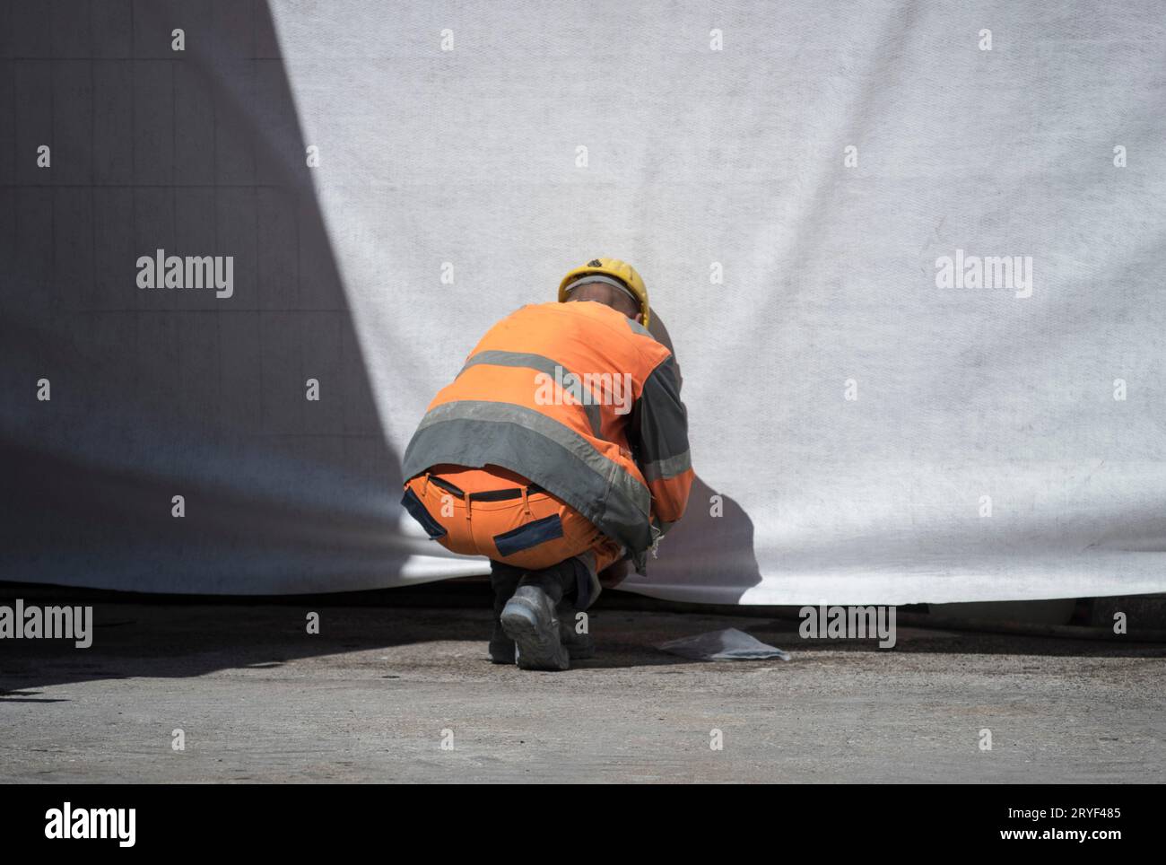 Construction worker at a building site Stock Photo - Alamy