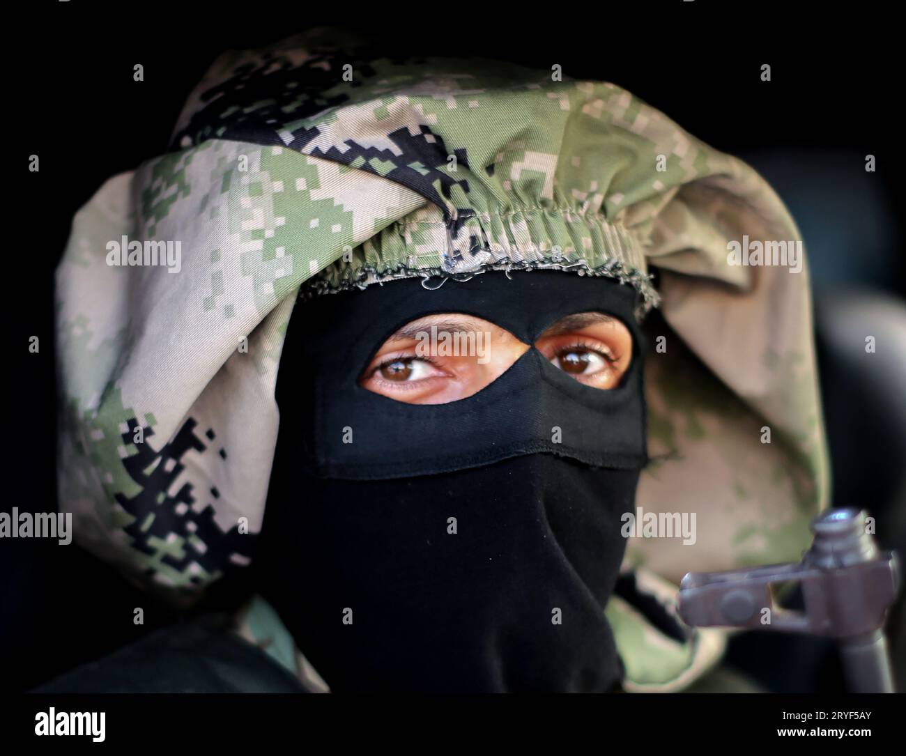 Gaza, Palestine. 29th Sep, 2023. A masked fighter from the Nasser Salah al-Din Brigades seen during an anti-Israel military parade in Khan Yunis in the southern Gaza Strip. Credit: SOPA Images Limited/Alamy Live News Stock Photo