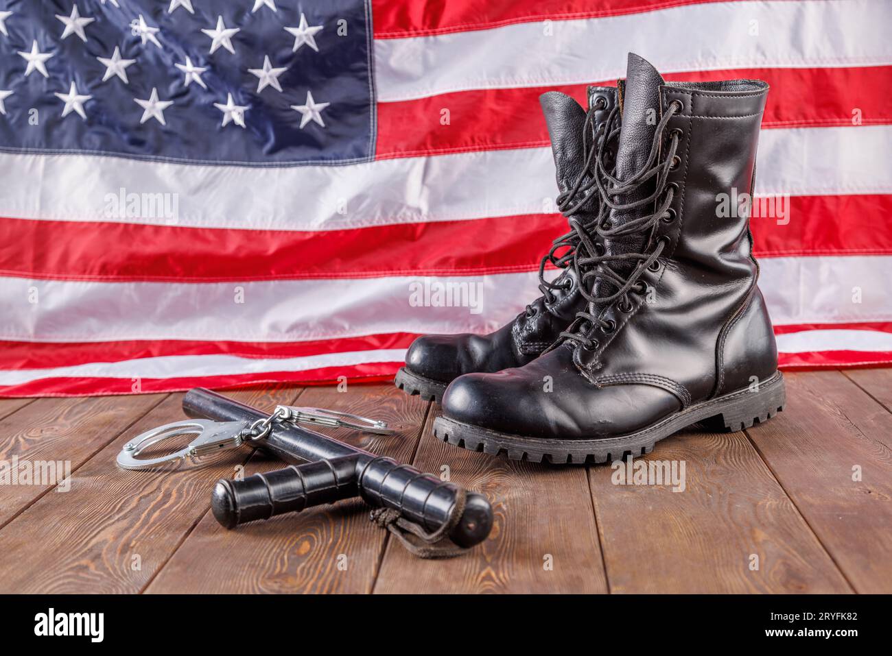 Police boots fotografías e imágenes de alta resolución - Alamy