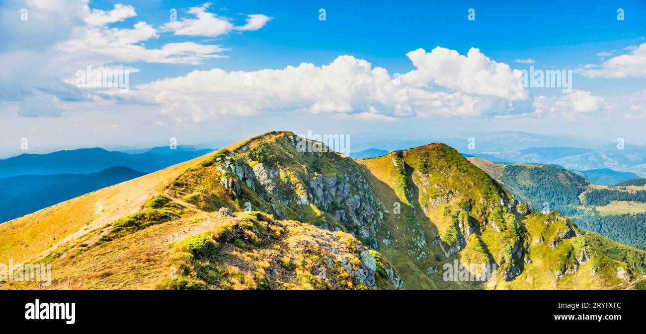 Blue mountains outline hi-res stock photography and images - Alamy