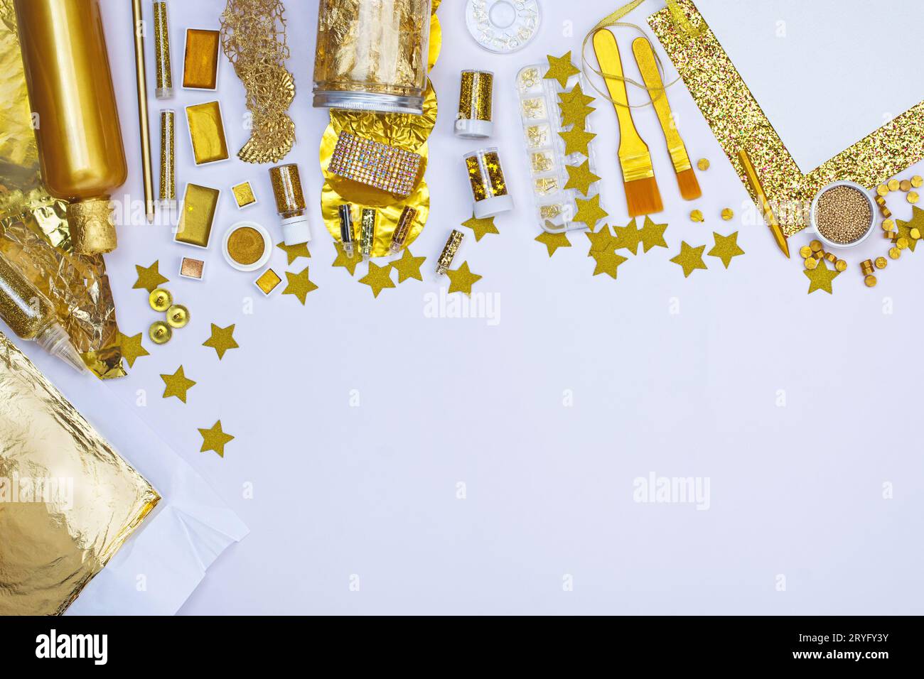 Collection craft materials making hi-res stock photography and images ...