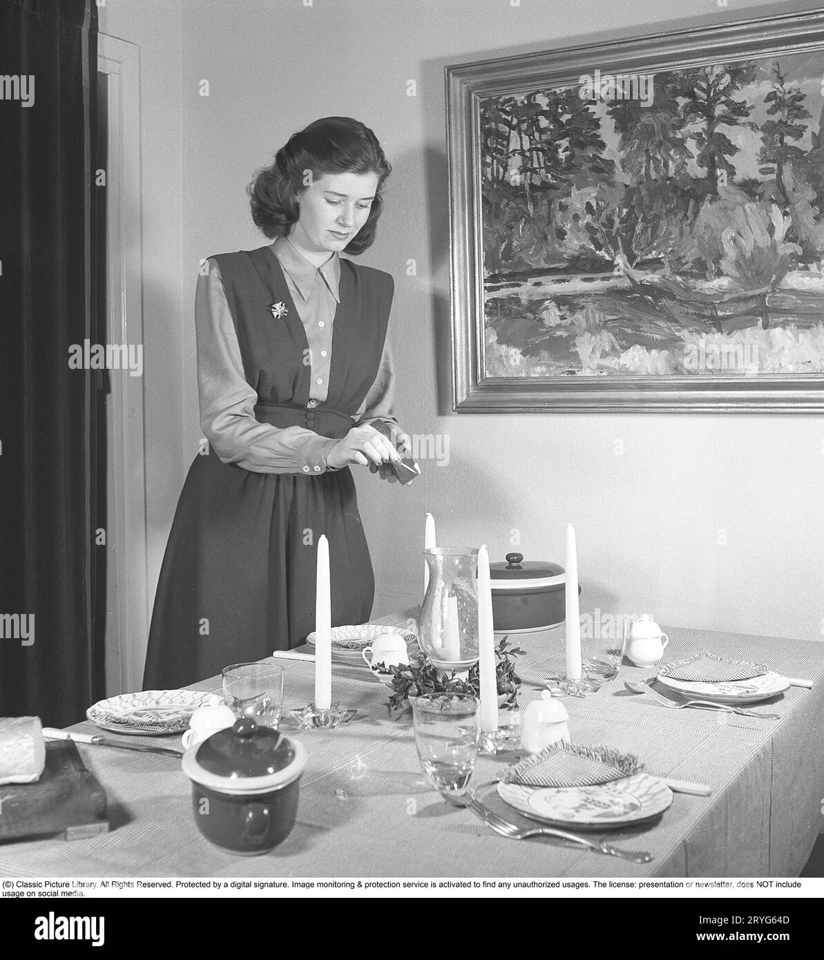 Tableware 1940s hi res stock photography and images Alamy