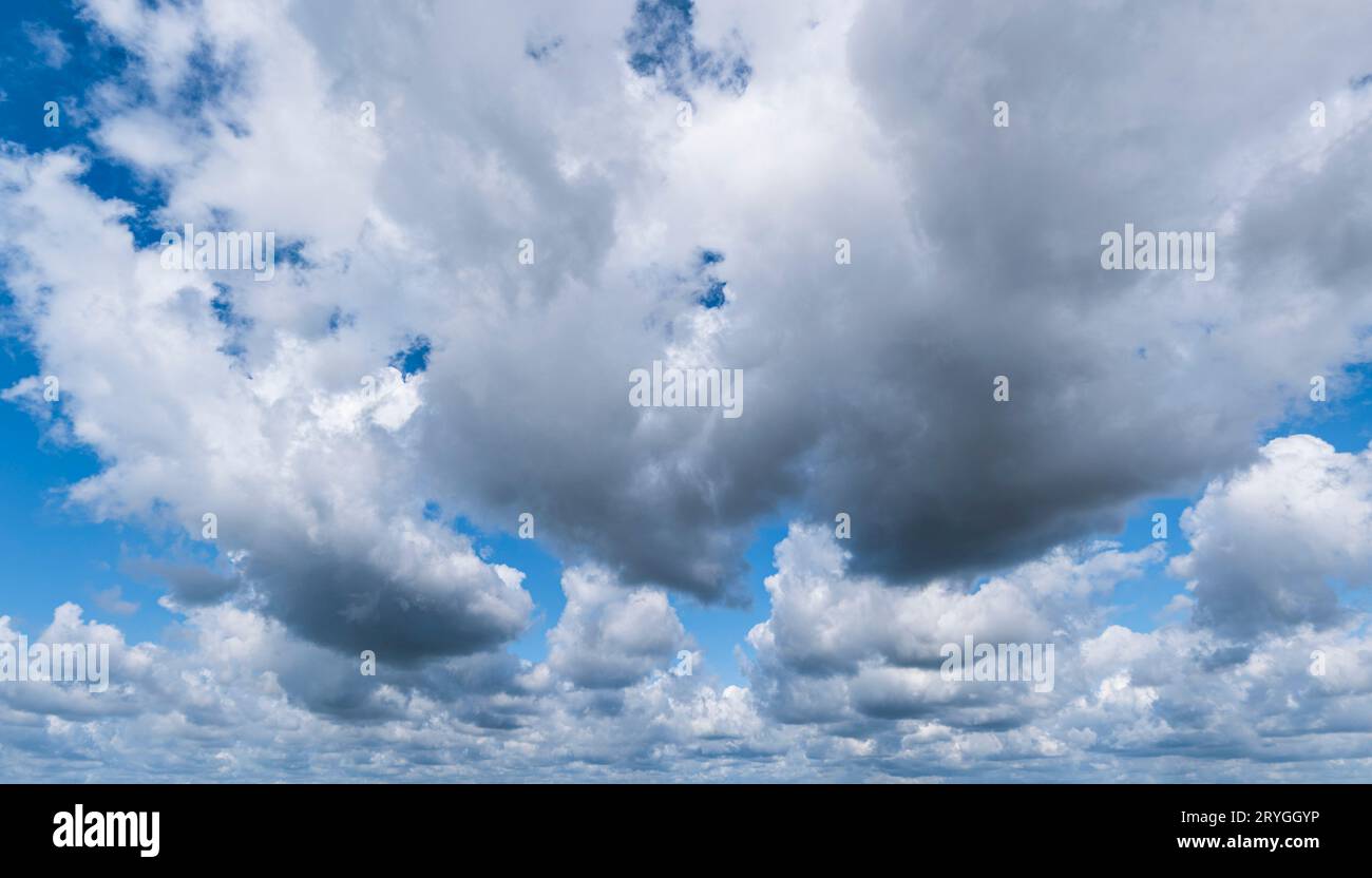 Bright white cloud formation hi-res stock photography and images - Alamy