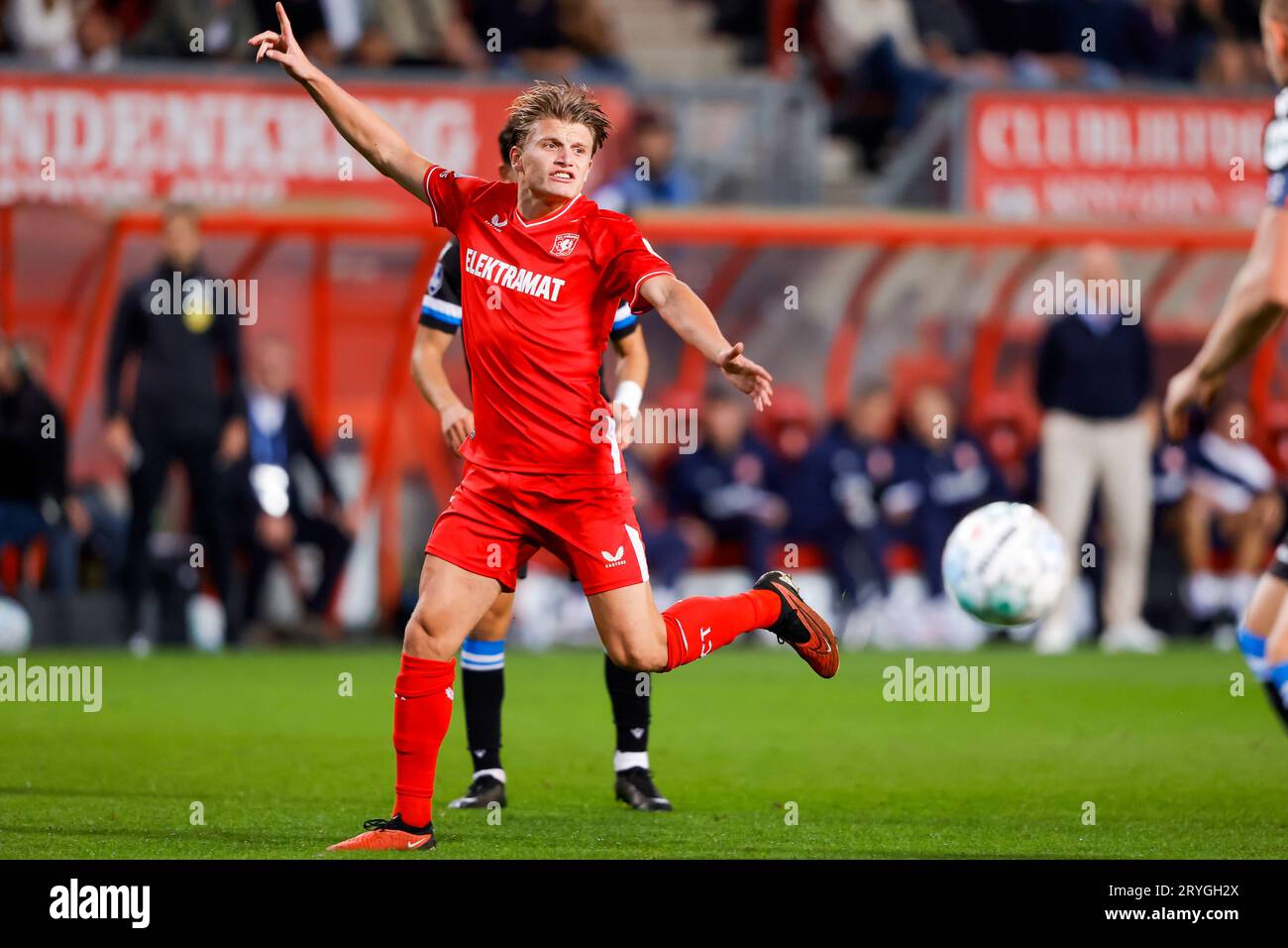 ENSCHEDE, NETHERLANDS - SEPTEMBER 30: Sem Steijn (FC Twente) and Thom Haye  (SC Heerenveen) battle for the ball during the Eredivisie match of FC Twent  Stock Photo - Alamy