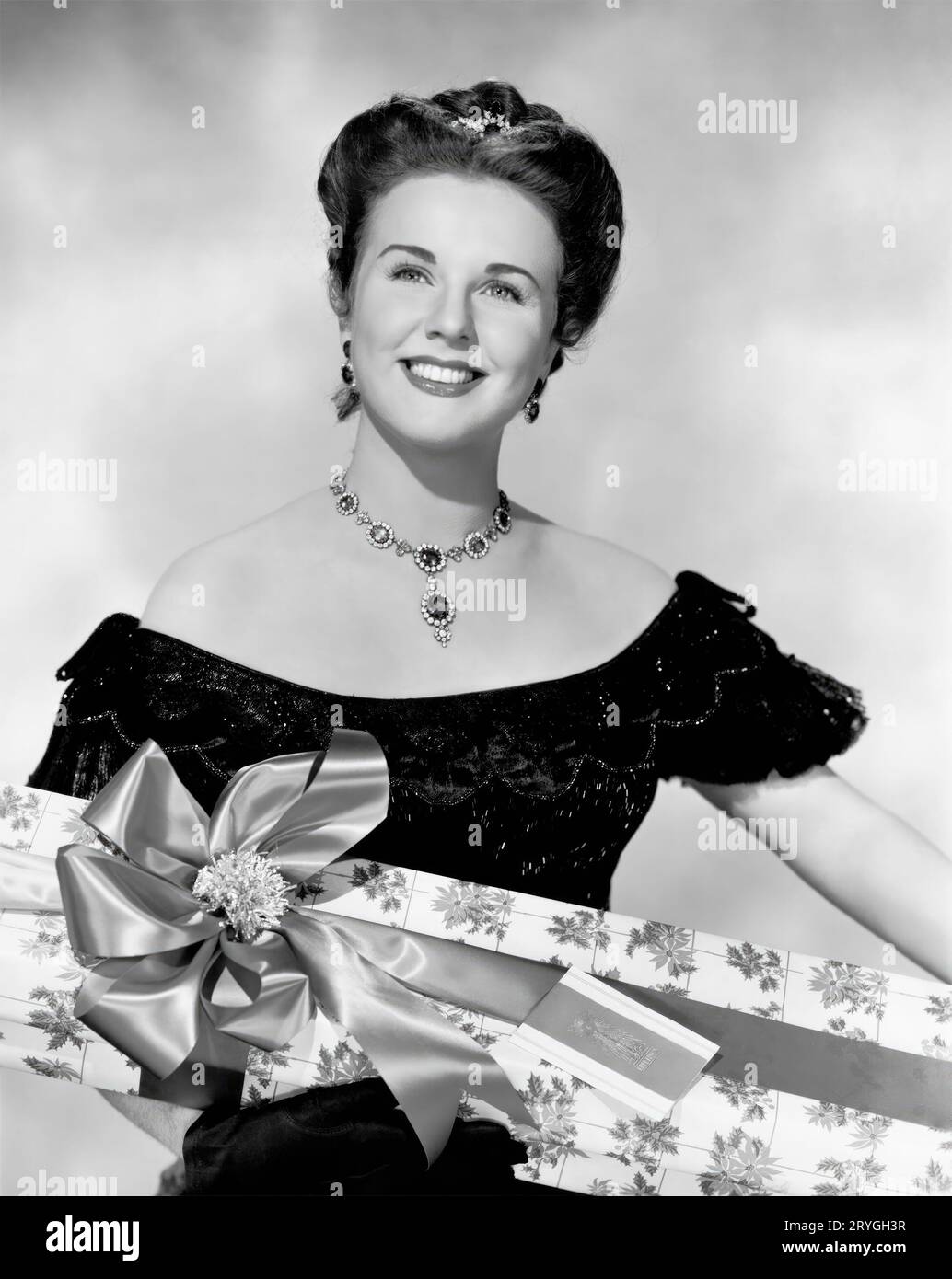 DEANNA DURBIN in UP IN CENTRAL PARK (1948), directed by WILLIAM A. SEITER. Credit: UNIVERSAL PICTURES / Album Stock Photo